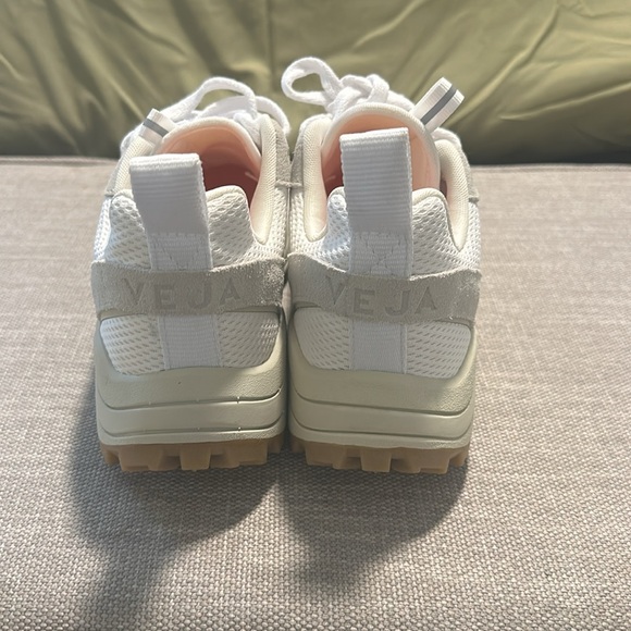 VEJA Women's Venturi Low Top Sneakers - Picture 11 of 13